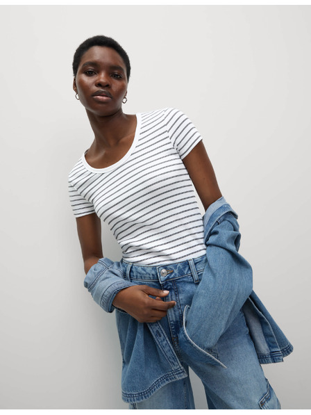 Marks & Spencer Gestreiftes T-Shirt mit ovalem Ausschnitt, mit hohem Baumwollanteil Marks & Spencer weiß